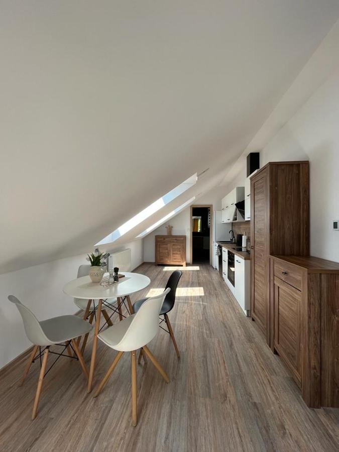Apartmany Tobias Besiny Екстер'єр фото