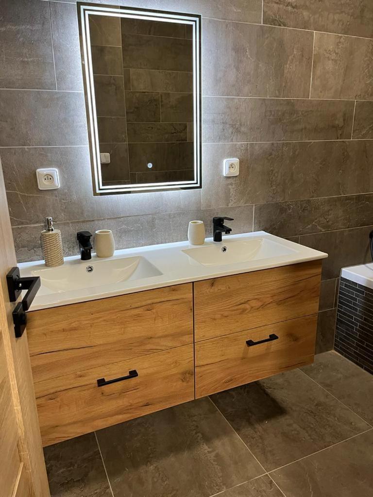 Apartmany Tobias Besiny Екстер'єр фото