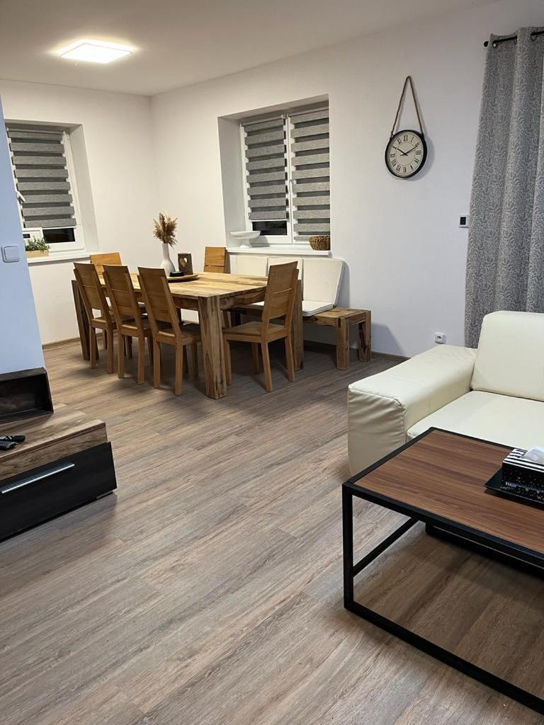 Apartmany Tobias Besiny Екстер'єр фото